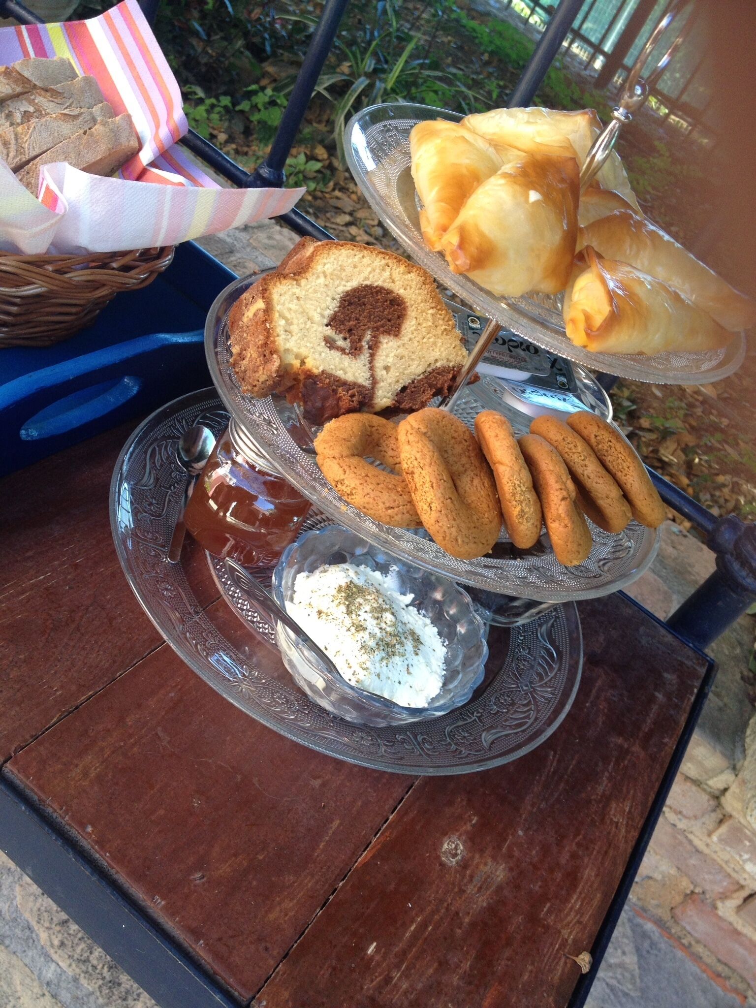 daily cooked-to-order breakfast (eur 12 per person)