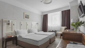 Chambre supérieure double | Literie hypoallergénique, minibar, coffre-fort, bureau