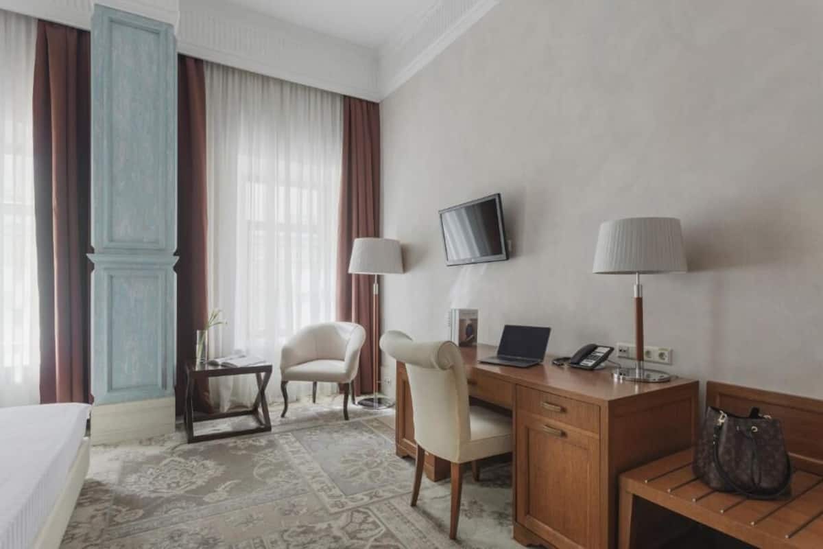Suíte júnior | 1 quarto, roupas de cama antialérgicas, frigobar, cofres nos quartos