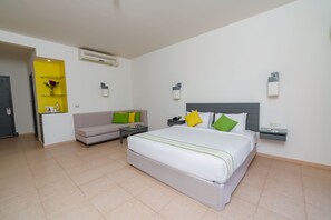 华丽客房 | 迷你吧、客房内保险箱、熨斗/熨板、床单