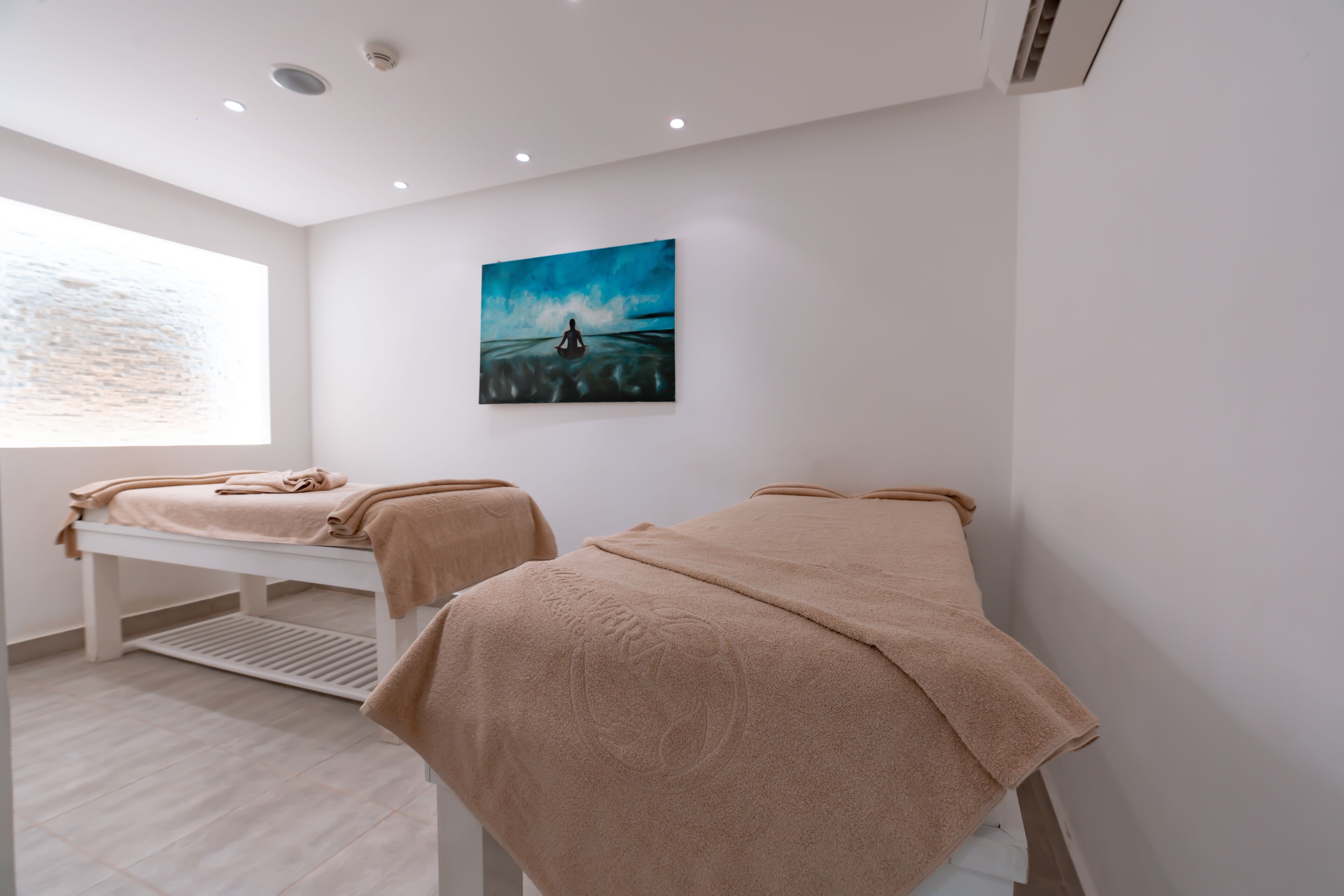 Sauna, steam room, body treatments, facials, 3 treatment rooms