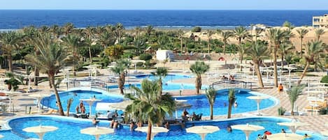 Indoor pool, 3 outdoor pools, pool umbrellas, pool loungers