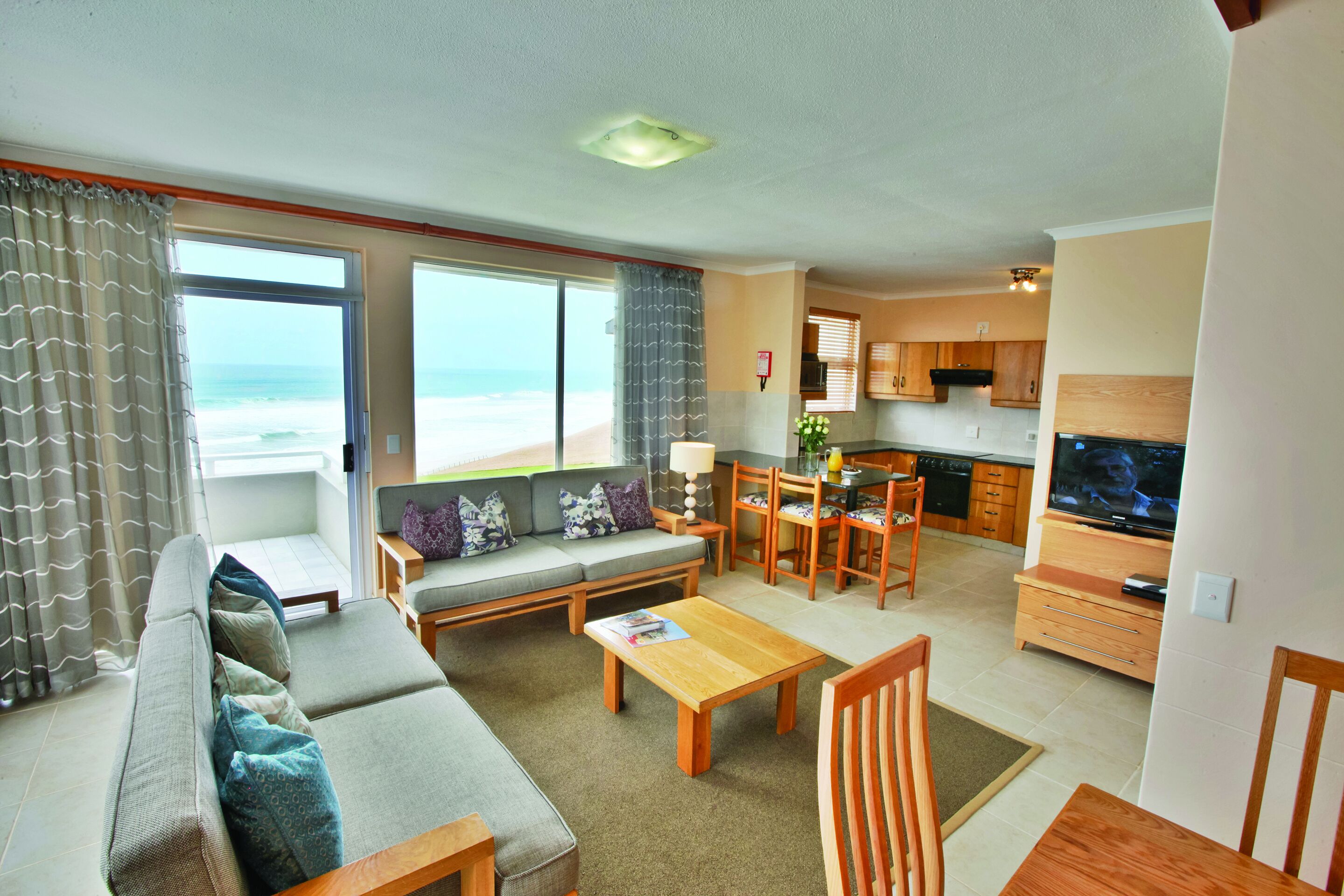 Departamento, 3 habitaciones, para no fumadores | Cocina privada | Refrigerador, microondas, horno y parrilla de estufa 