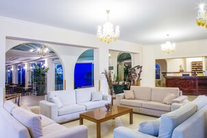 3 bars/lounges, lobby lounge, rooftop bar
