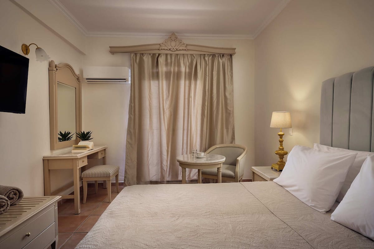Coffres-forts dans les chambres, bureau, Wi-Fi gratuit, draps fournis