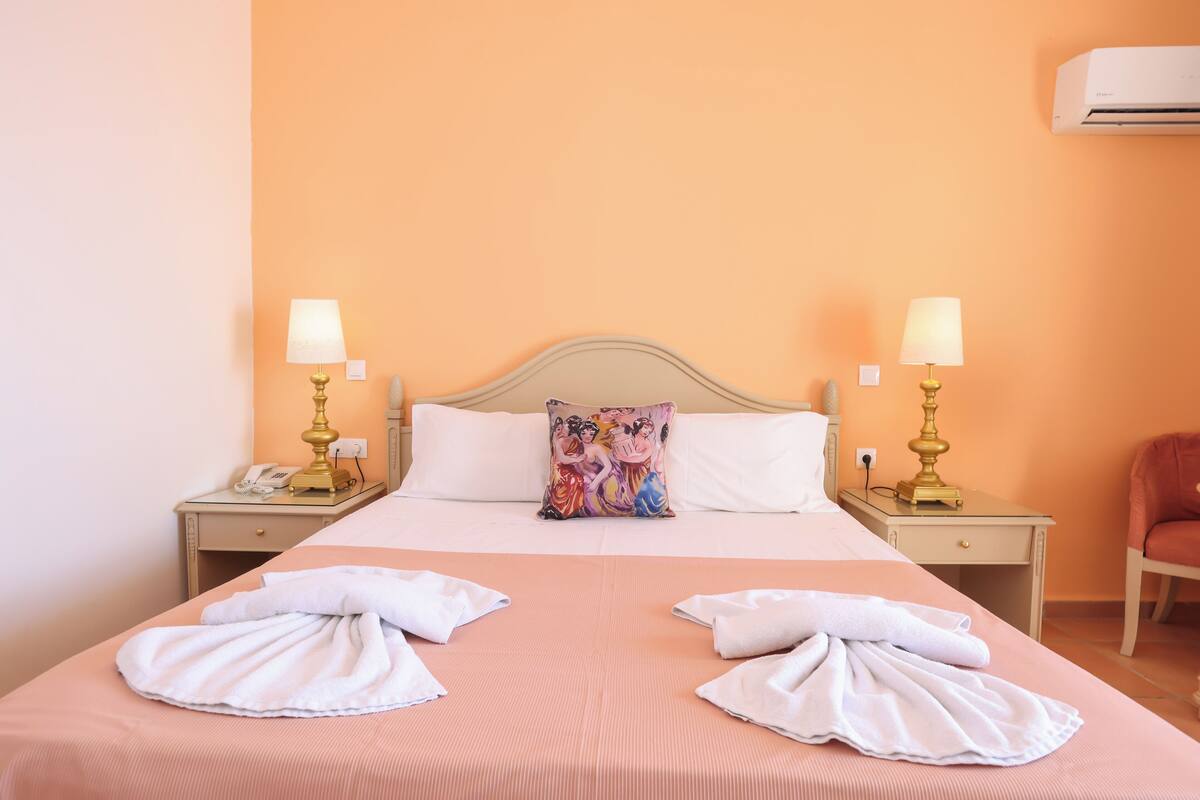 Coffres-forts dans les chambres, bureau, Wi-Fi gratuit, draps fournis
