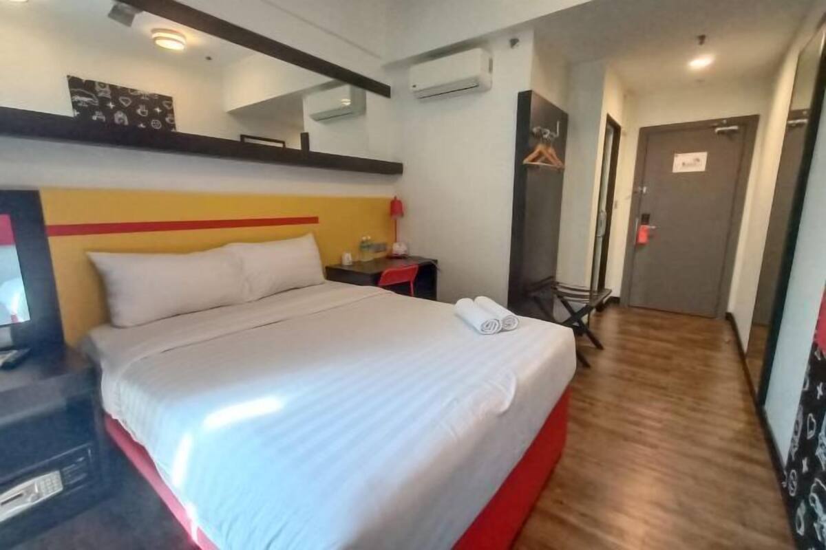 In-room safe, desk, blackout drapes, WiFi (free)