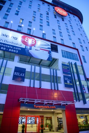 Front of property – evening/night - Sense Hotel (Taiping)