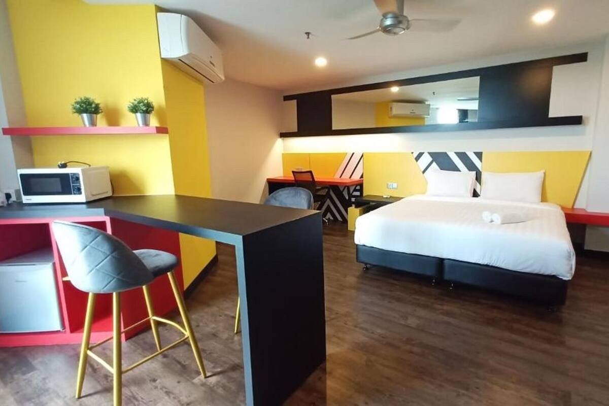 In-room safe, desk, blackout drapes, WiFi (free)