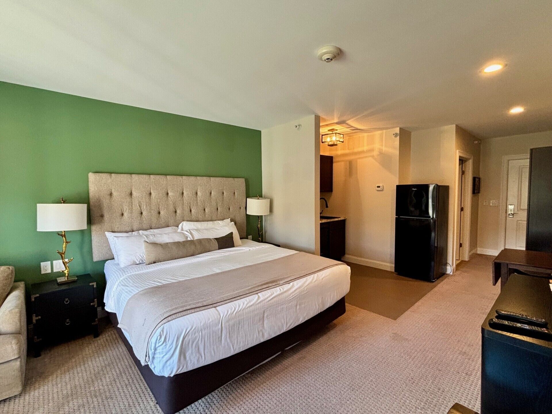 Studio, balkon (King) | Luxe beddengoed, pillowtop-bedden, een kluis op de kamer