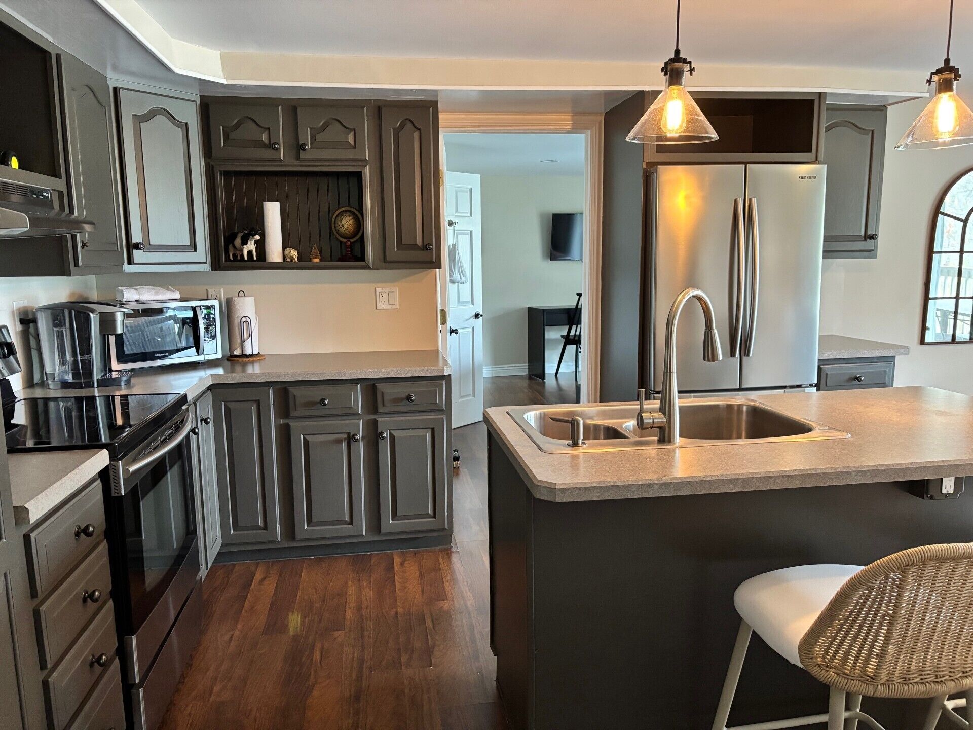 Familie appartement, 2 slaapkamers, uitzicht op de binnenplaats | Privékeuken | Een microgolfoven