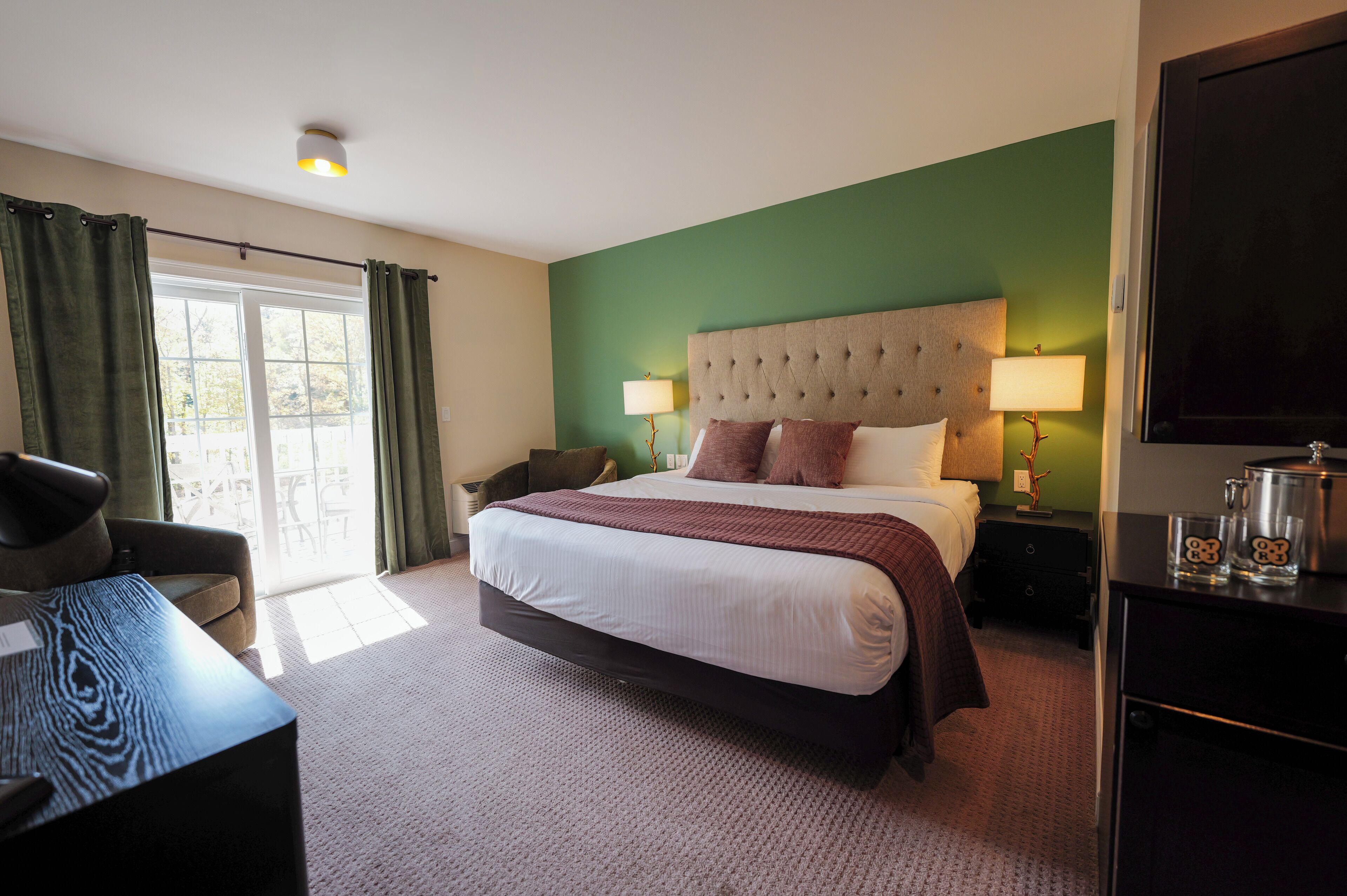 Deluxe kamer, 1 kingsize bed, balkon | Luxe beddengoed, pillowtop-bedden, een kluis op de kamer