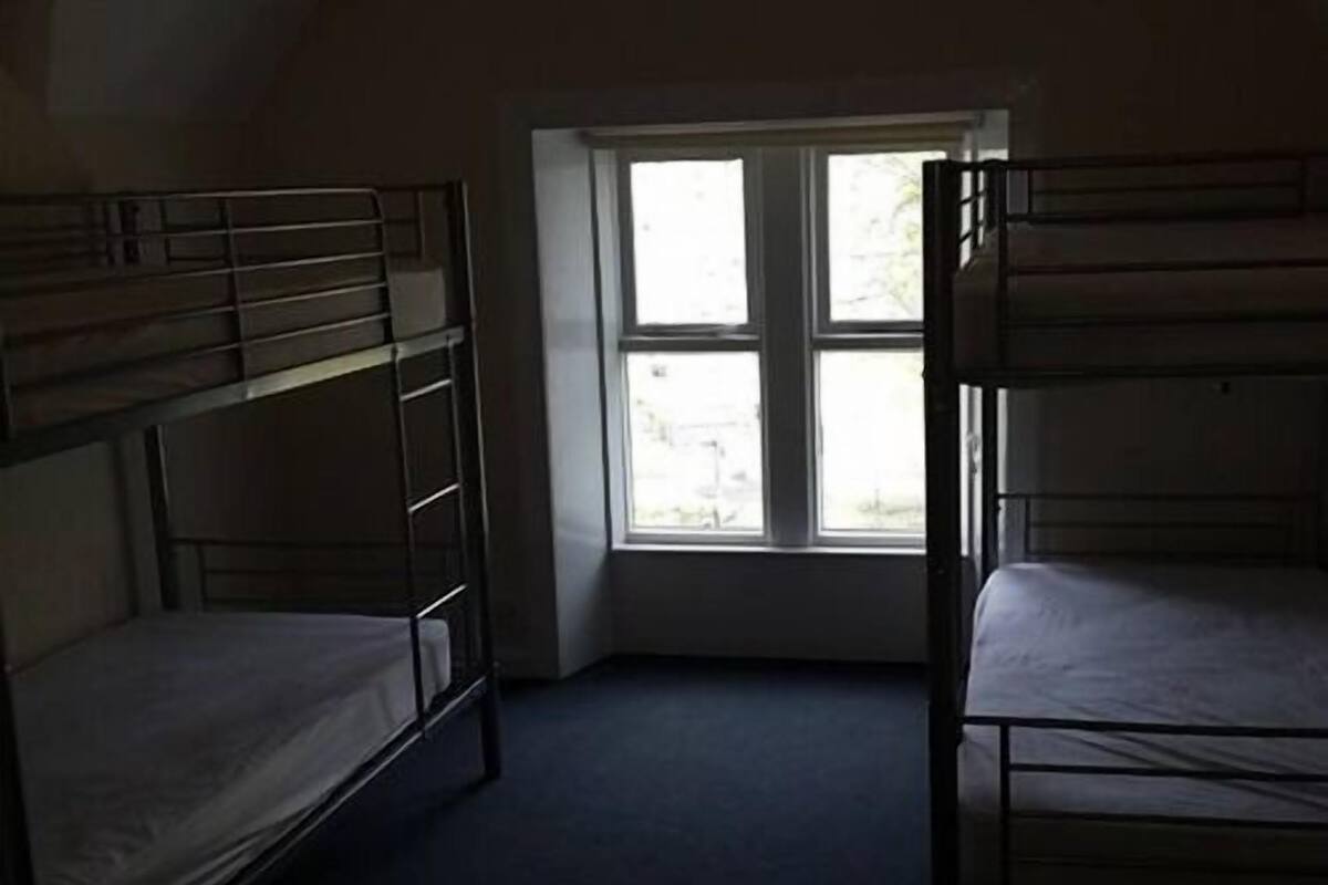 Room Multiple Beds (203)