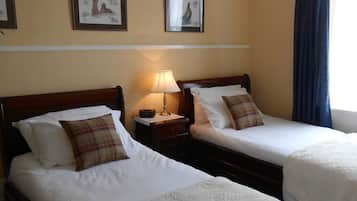 Twin Room, Ensuite | 1 bedroom, blackout drapes, free WiFi
