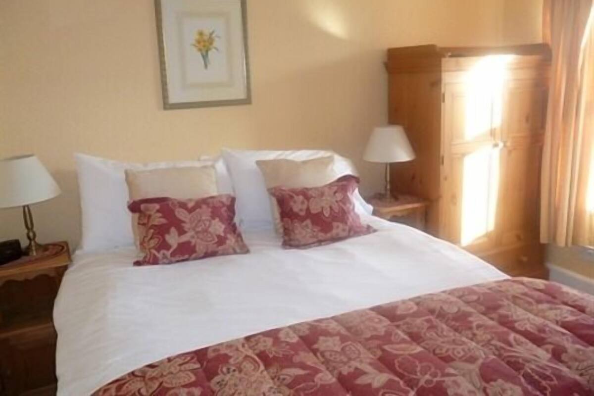 Standard Double Room, Ensuite | 1 bedroom, blackout drapes, WiFi (free)