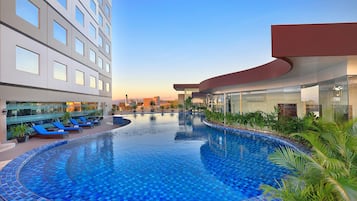 Kolam renang outdoor
