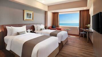Deluxe Room | Minibar, in-room safe, desk, free WiFi