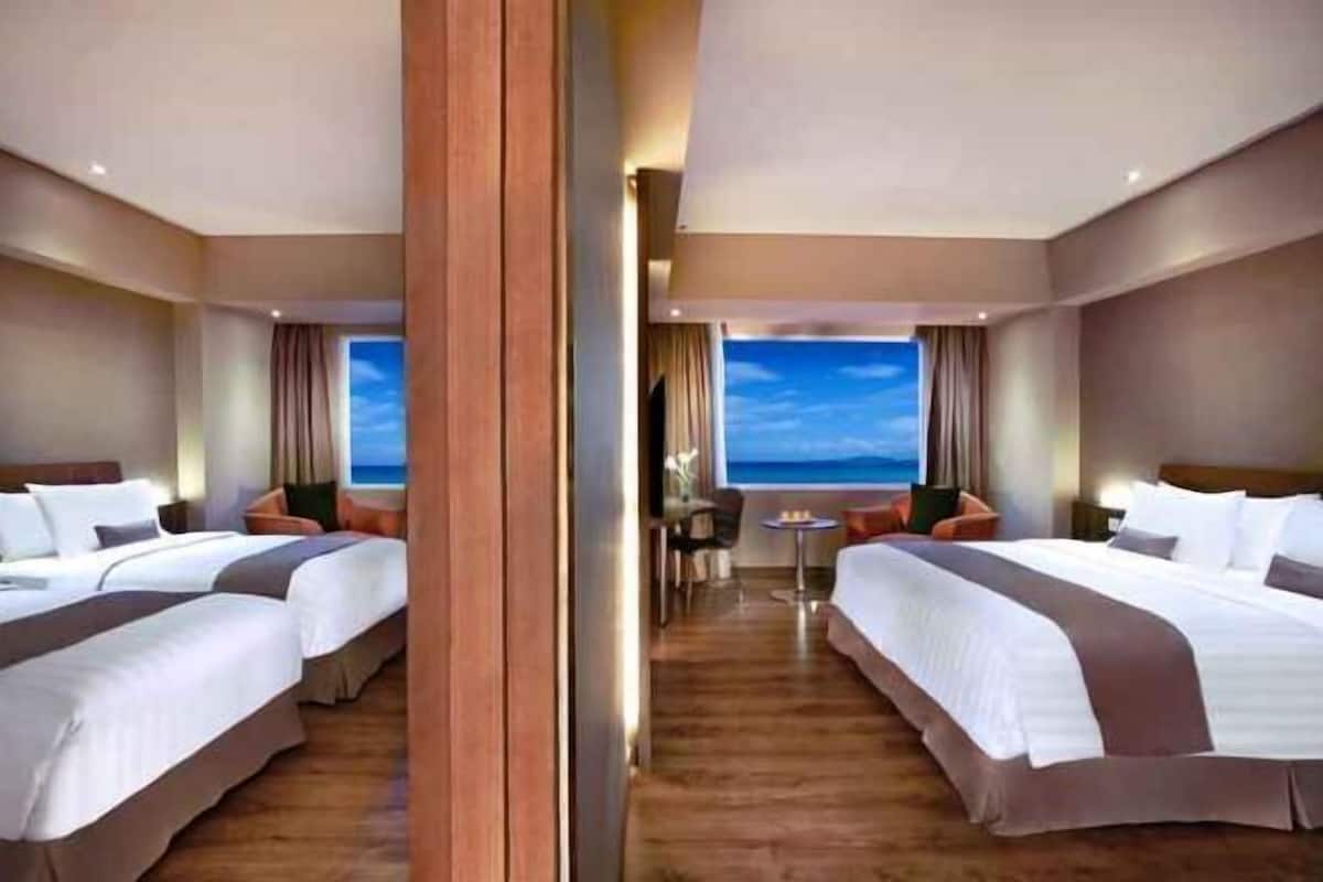 Minibar, in-room safe, desk, free WiFi