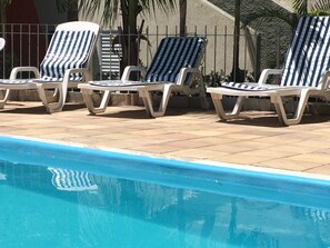 Outdoor pool, open 9 AM to 9 PM, pool umbrellas, pool loungers - Pousada São Paulo (Mangaratiba)