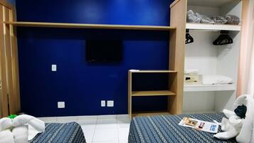 Minibar, caja de seguridad en la habitación y cortinas blackout