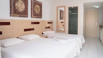 Esmeralda | Minibar, in-room safe, blackout drapes, free WiFi