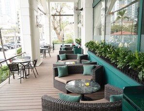 3 restaurants, breakfast, lunch, dinner served; international cuisine - Daeha Hanoi Serviced Apartments (Hanoi)