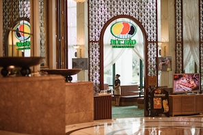 3 개의 레스토랑, 아침 식사, 점심 식사, 저녁 식사 제공(세계 요리)