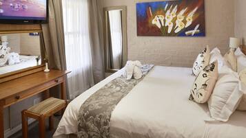 2 bedrooms, premium bedding, in-room safe, desk