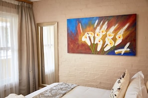 Premium bedding, in-room safe, desk, iron/ironing board - First Group Hastings Hall (Cape Town)
