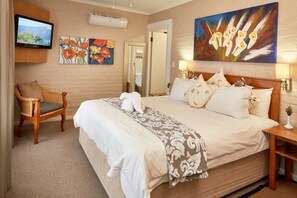 Premium bedding, in-room safe, desk, iron/ironing board - First Group Hastings Hall (Cape Town)