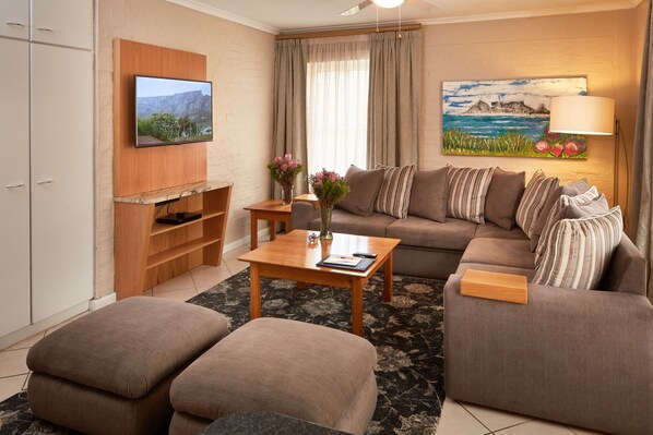 Télévision à écran plat, lecteur de DVD