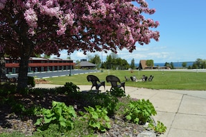 Exterior - Cedar Hill Lodge (St Ignace)