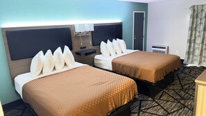 Spruce Double Queen Bed, Balcony - Cedar Hill Lodge (St Ignace)