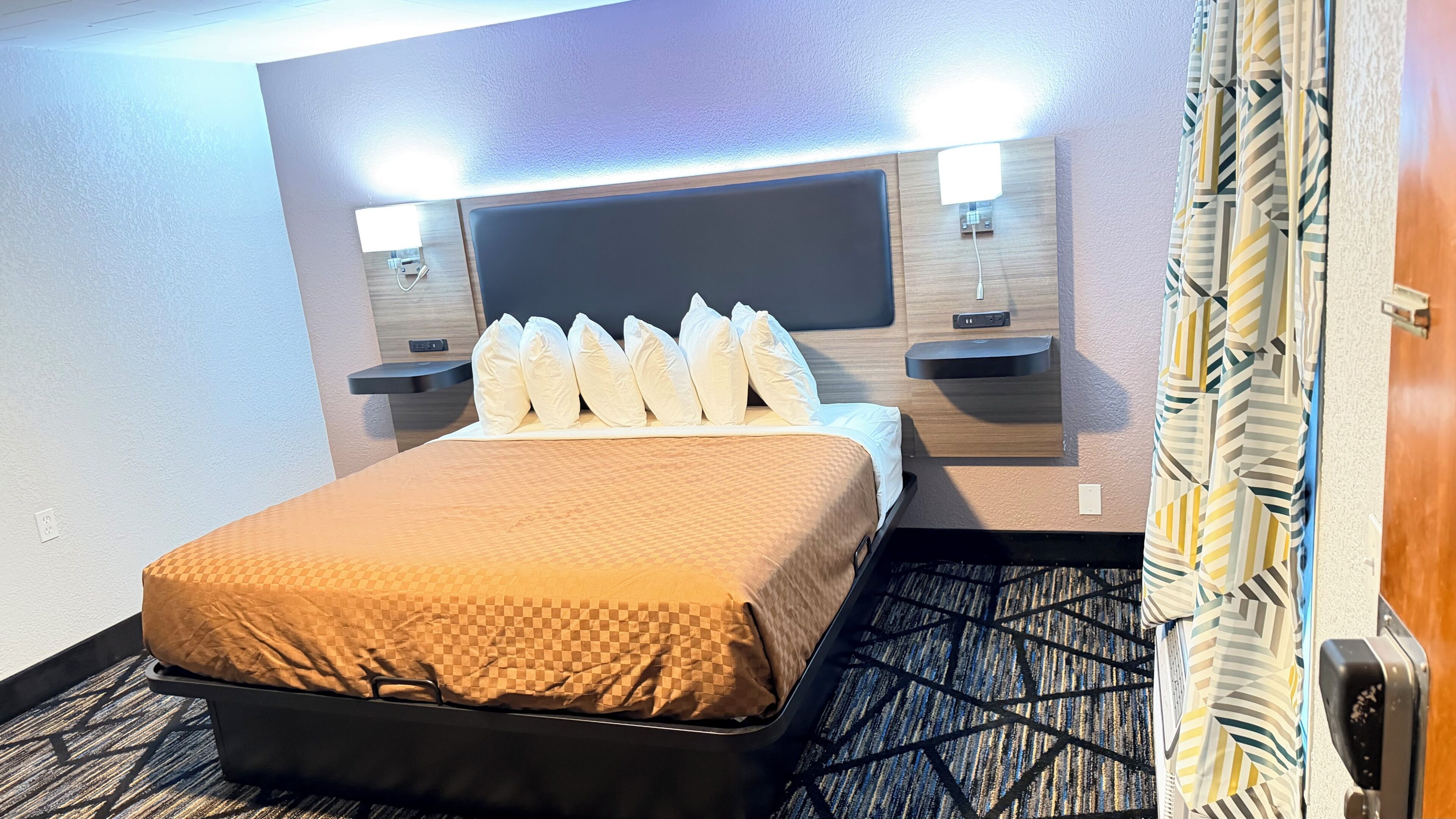 Chambre Simple Standard, 1 très grand lit (Lodge King)