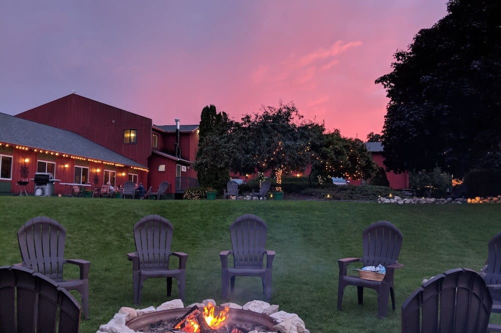 Cedar Hill Lodge