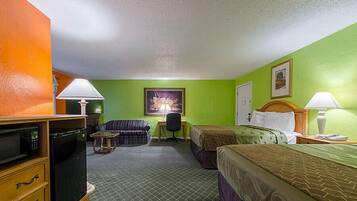 Suite | Desk, free WiFi, bed sheets