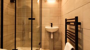 Shower, free toiletries, towels