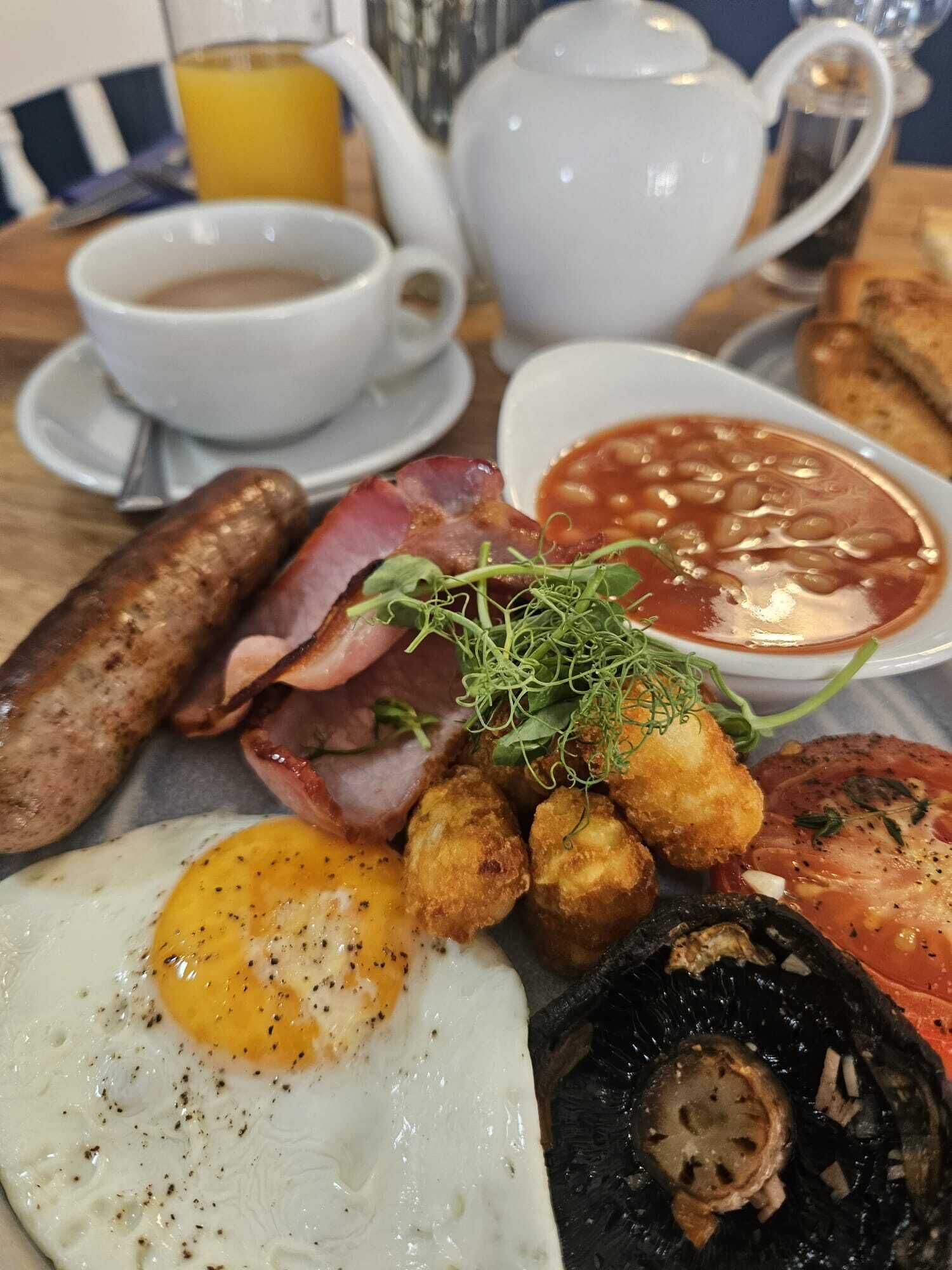 free daily english breakfast