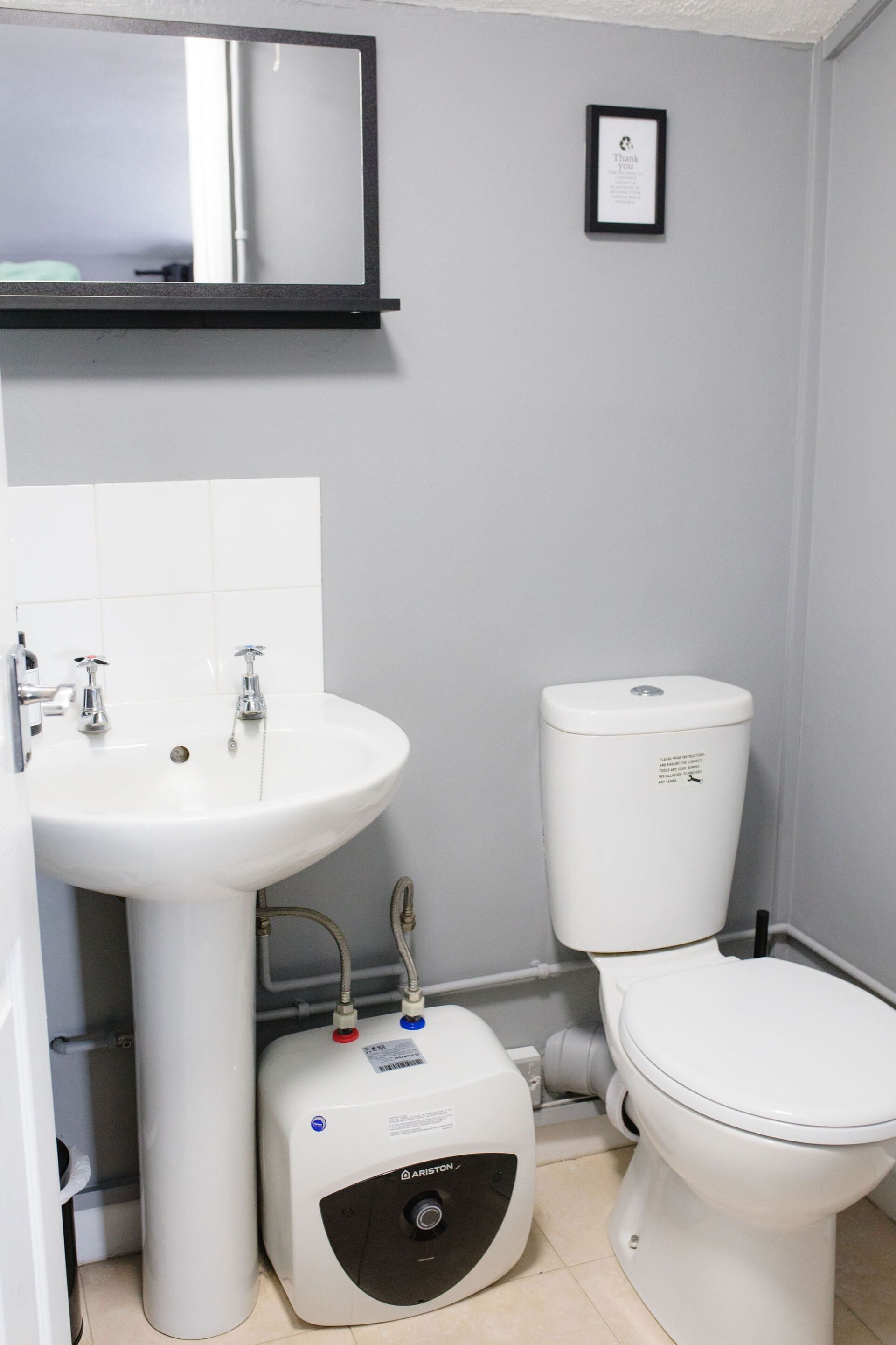 standard twin room | bathroom | shower, free toiletries, towels