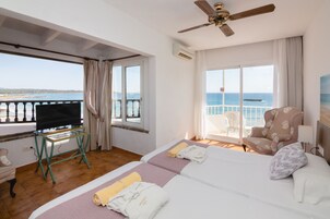 Minibar, caja fuerte, escritorio y cortinas opacas