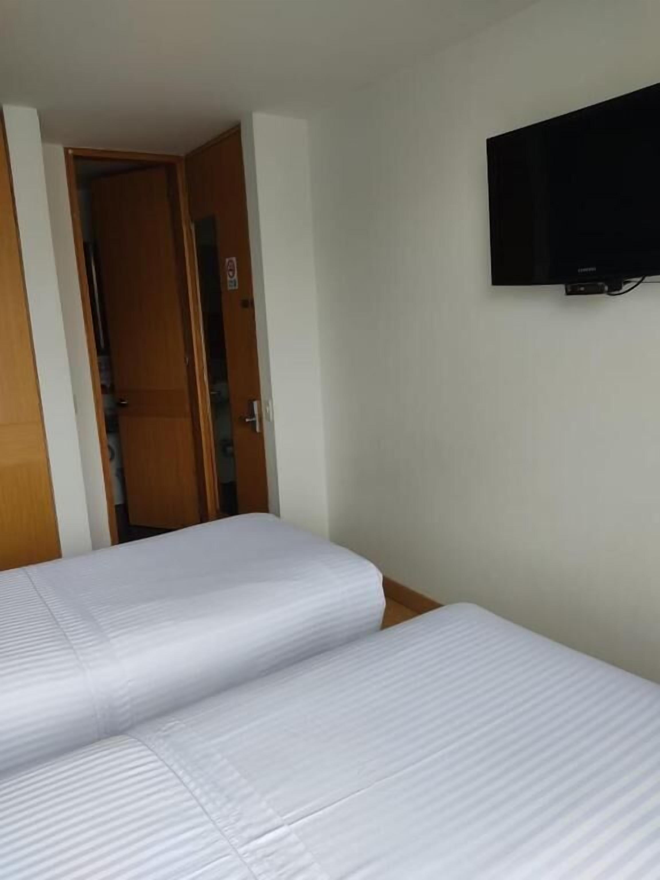 1 bedroom, premium bedding, in-room safe, free wifi