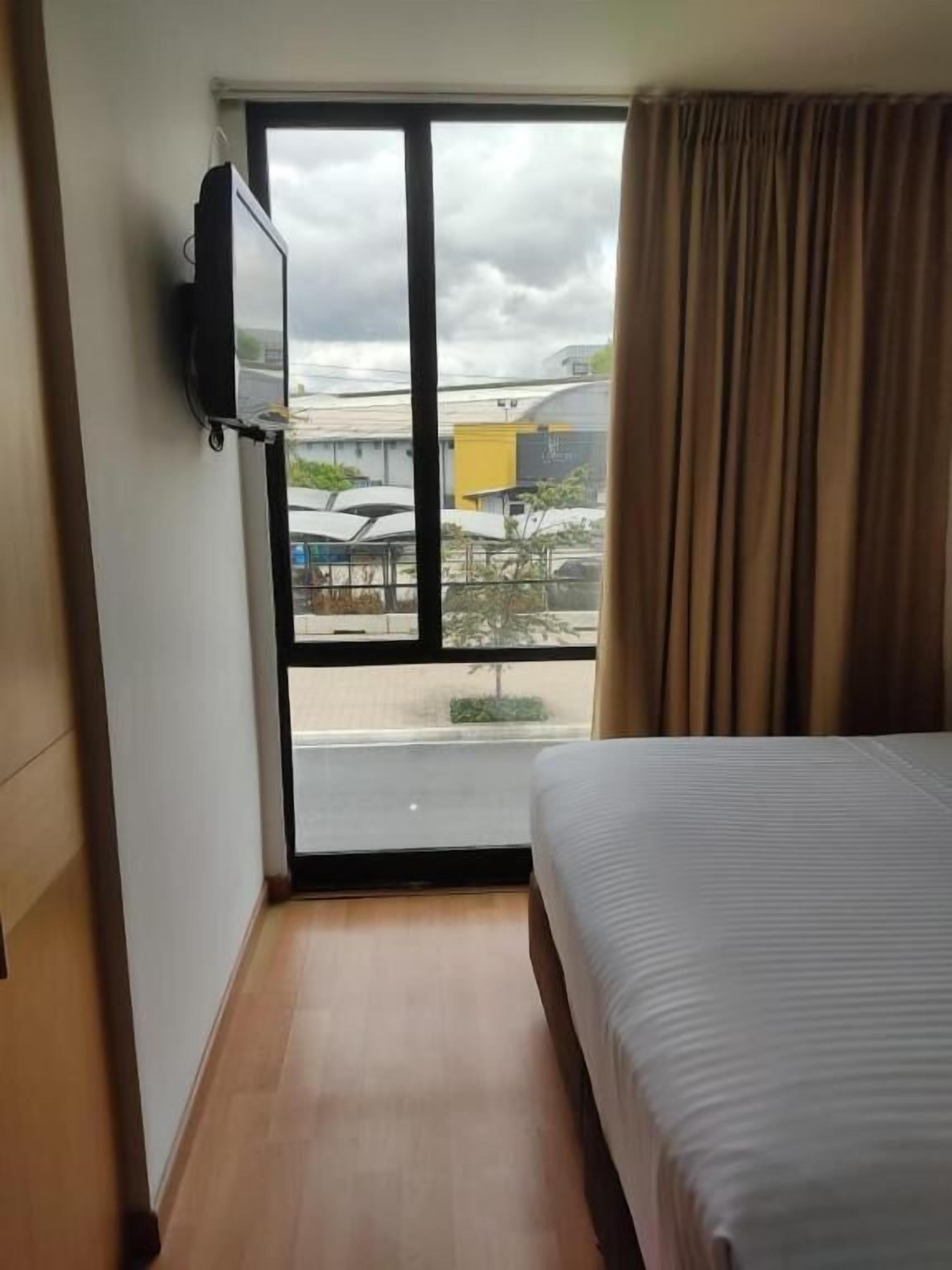 1 bedroom, premium bedding, in-room safe, free wifi