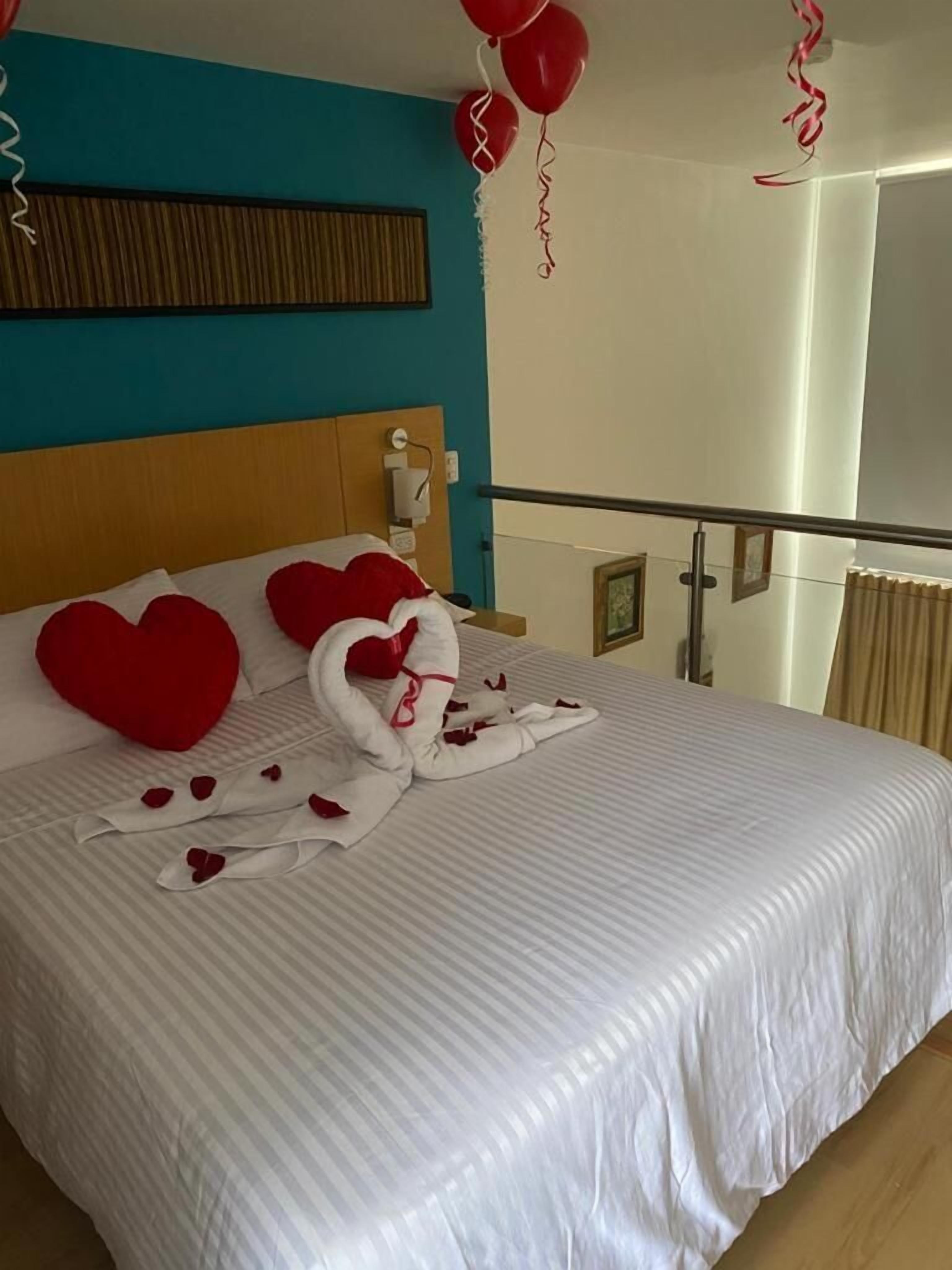 1 bedroom, premium bedding, in-room safe, free wifi