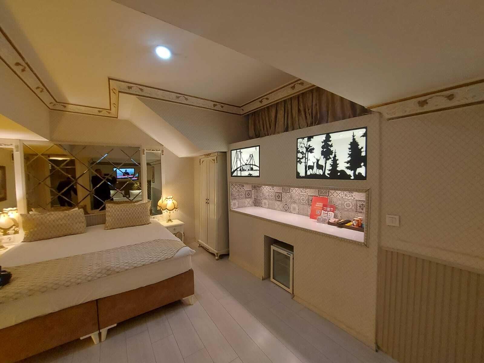 이코노미 트리플룸 | 고급 침구, 미니바, 객실 내 금고, 각각 다르게 가구 비치