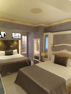 エコノミー 4 人部屋 | 高級寝具、ミニバー、セーフティボックス (室内)、客室ごとに異なる装飾