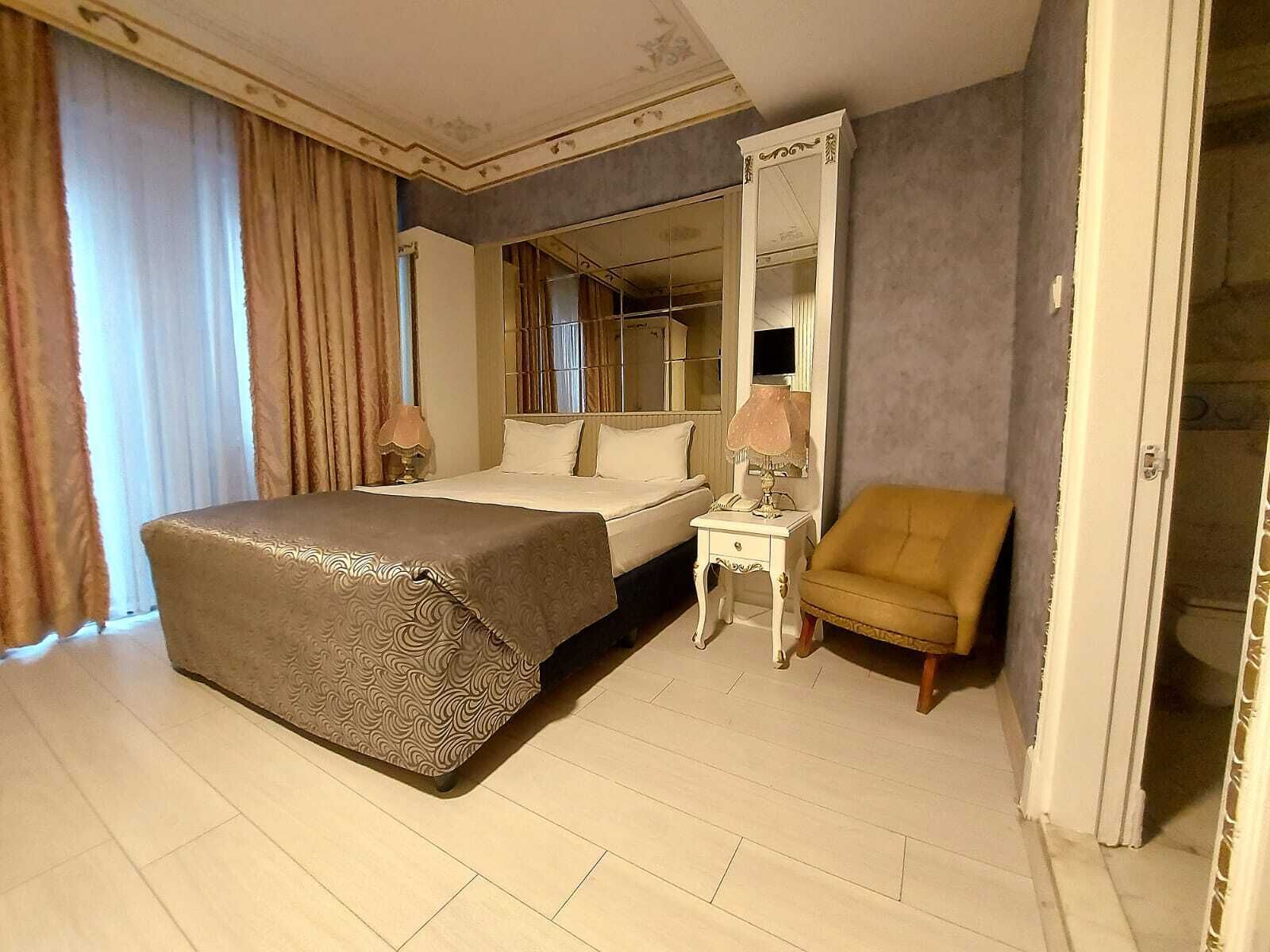 디럭스룸, 킹사이즈침대 1개, 시내 전망 | 고급 침구, 미니바, 객실 내 금고, 각각 다르게 가구 비치