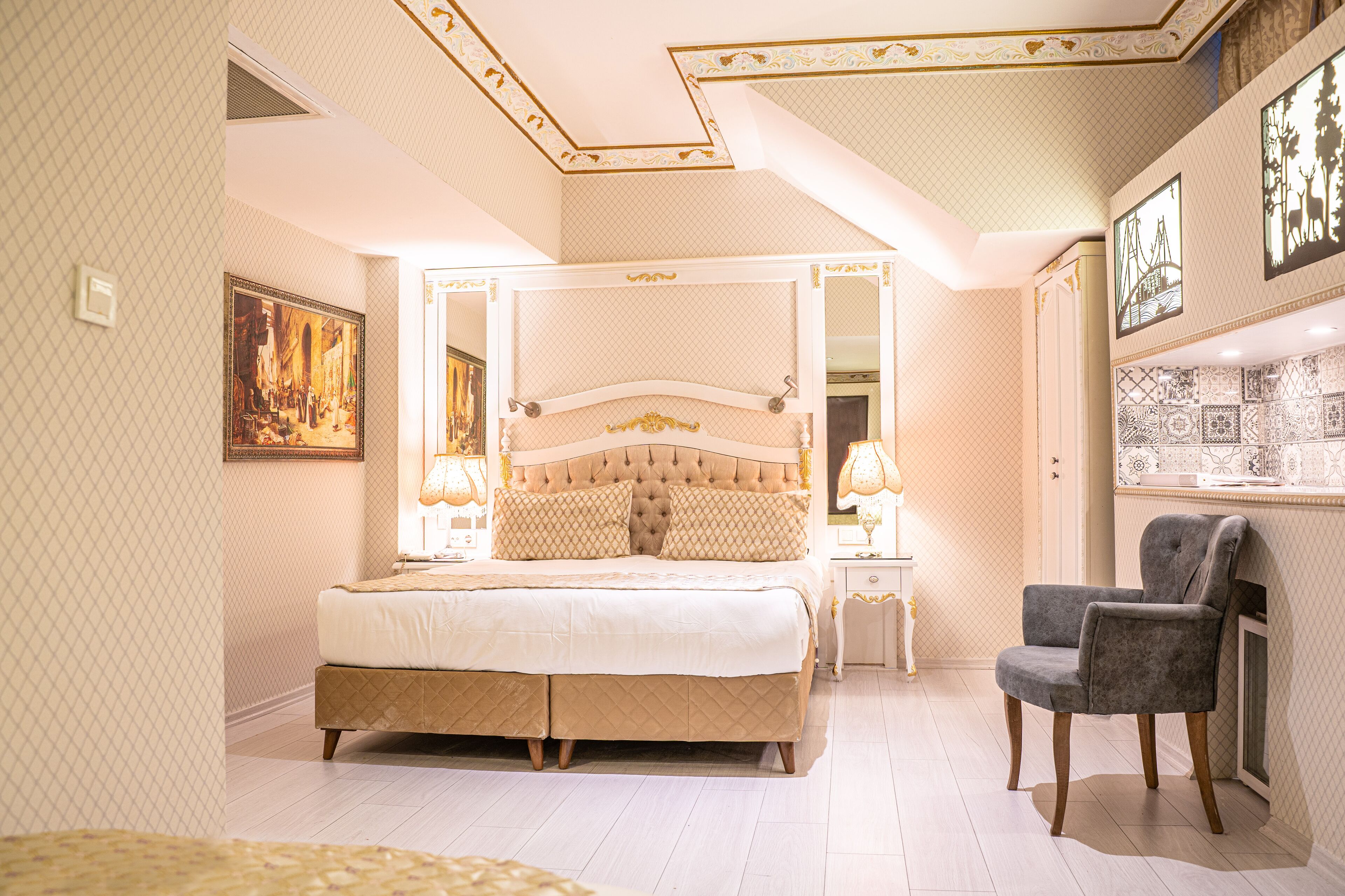 Dreibettzimmer | Wohnbereich | Flachbildfernseher