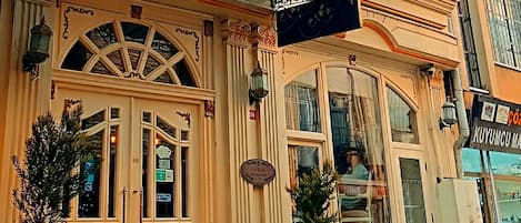 المنشأة من الخارج