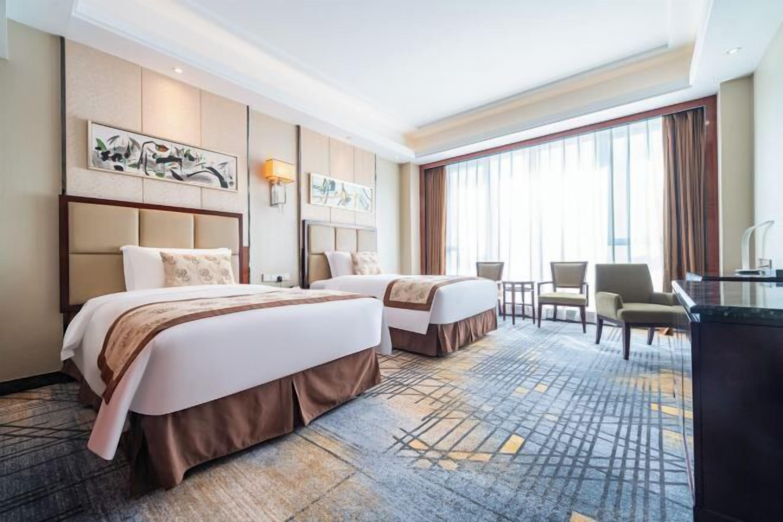 Minibar, caja fuerte, sistema de insonorización