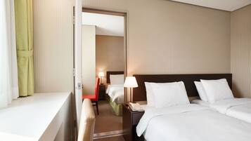 Family Twin Room (1 Single & 1 Double) | In-room safe, desk, iron/ironing board, free WiFi